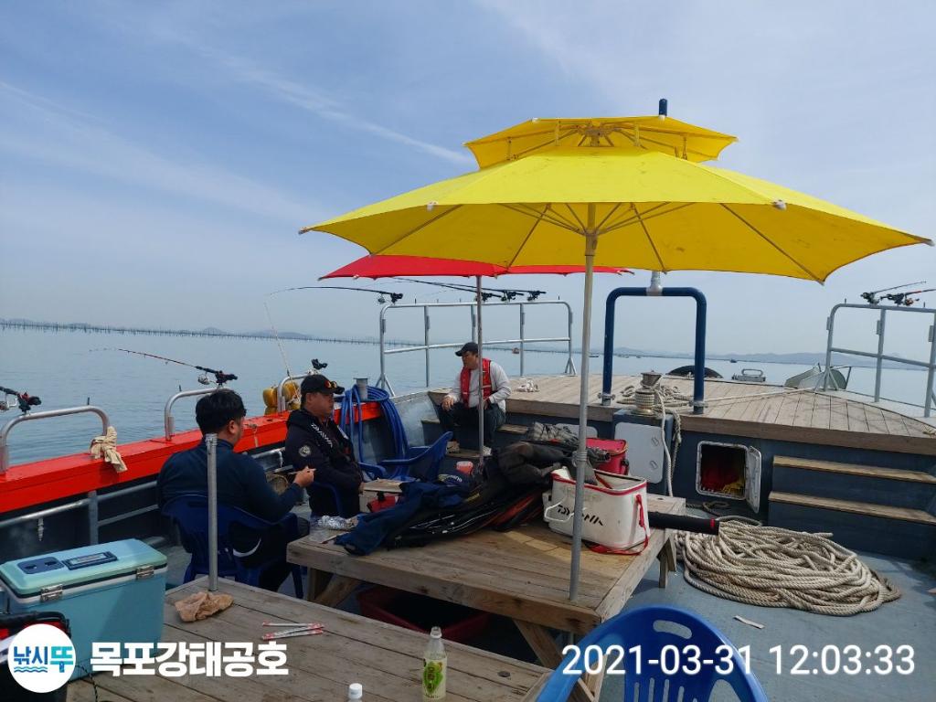 F125907090.jpg