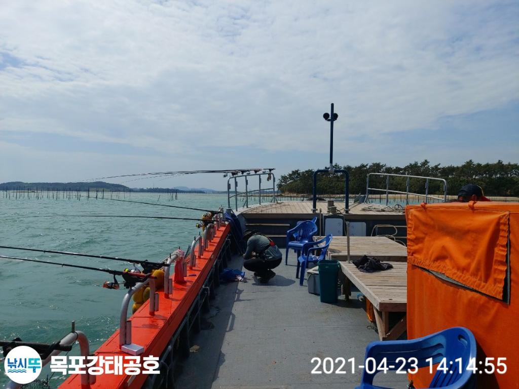F1275729IY.jpg