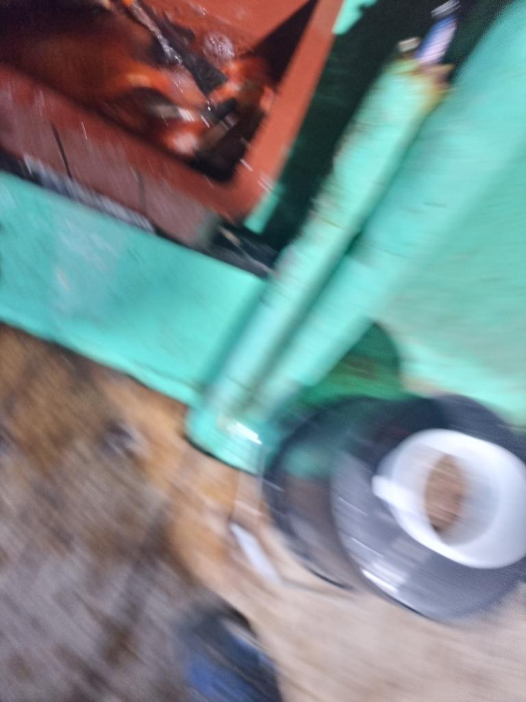 F16053849U.jpg