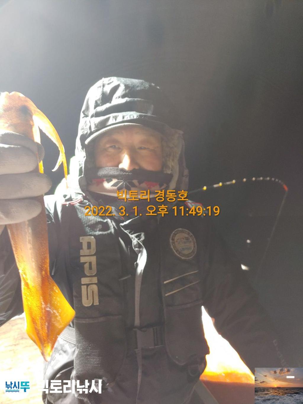 F1622279RA.jpg
