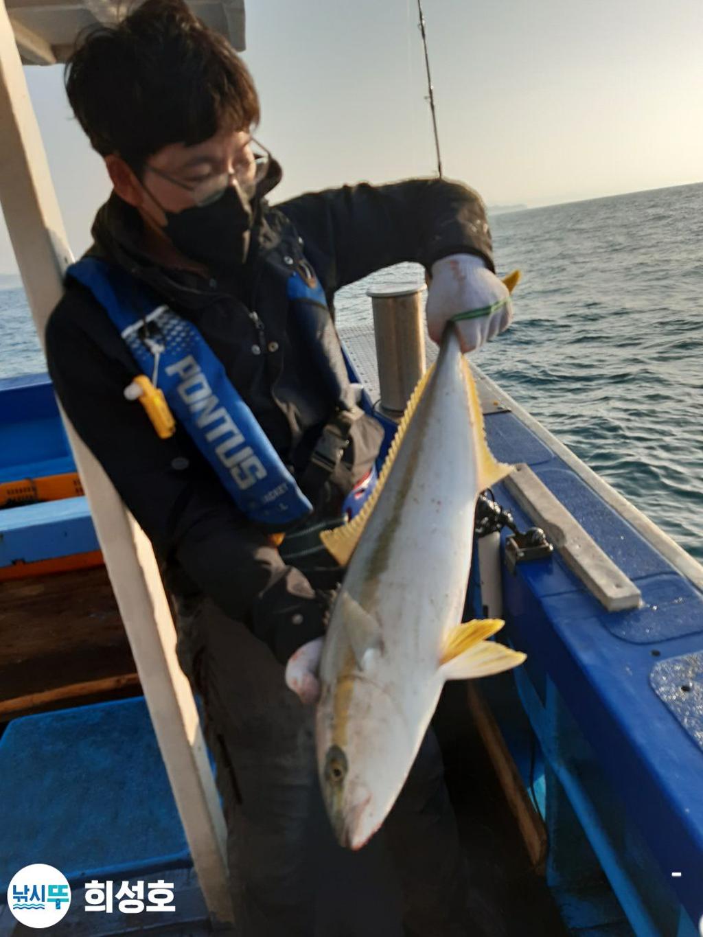 F1630327RI.jpg