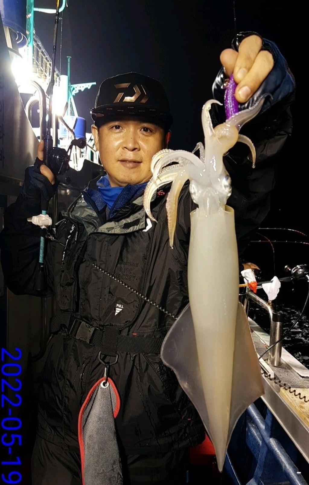 F1682110ZZ.jpg