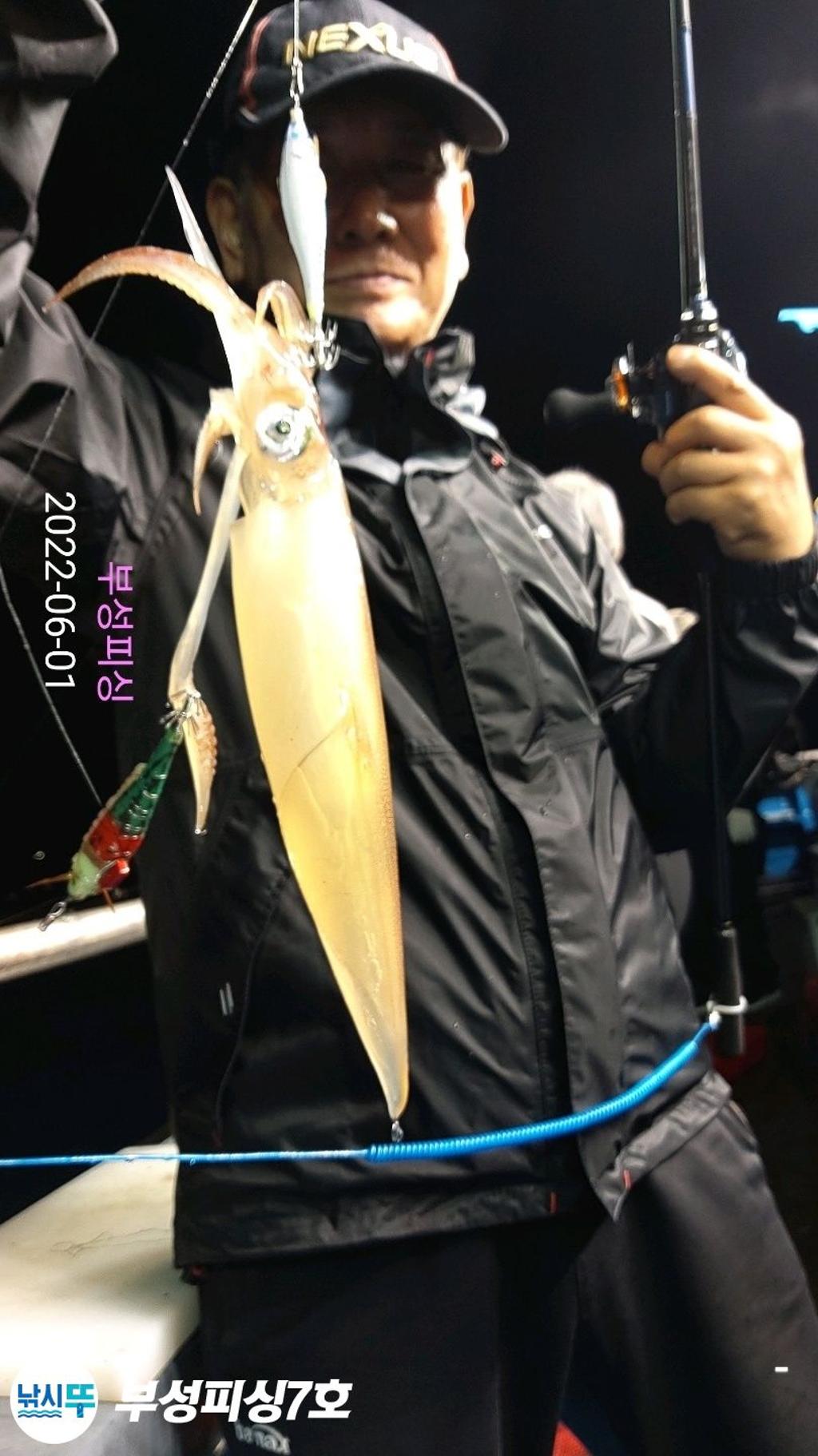 F1698123NZ.jpg