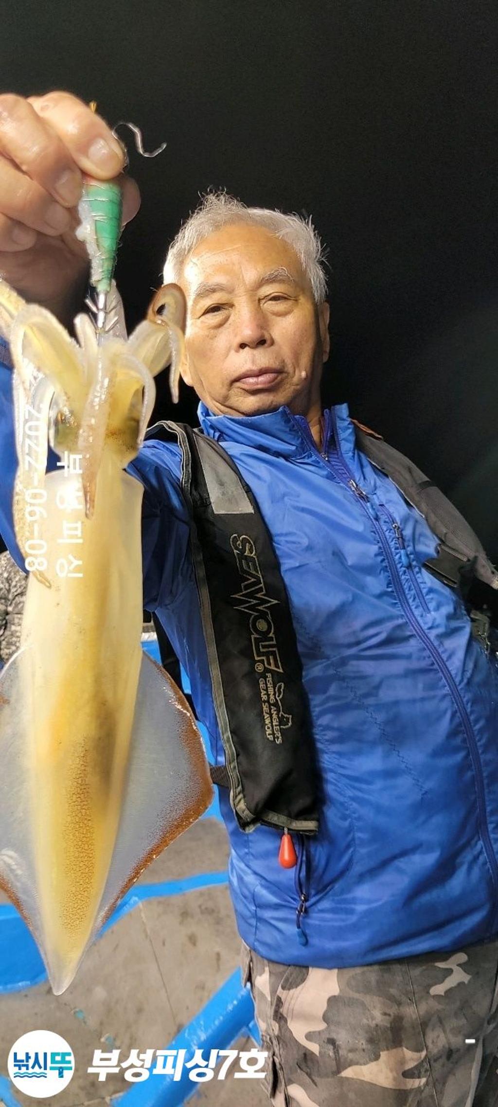 F17032992L.jpg