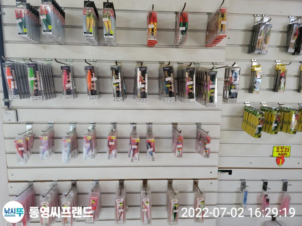 F1738255SO.jpg