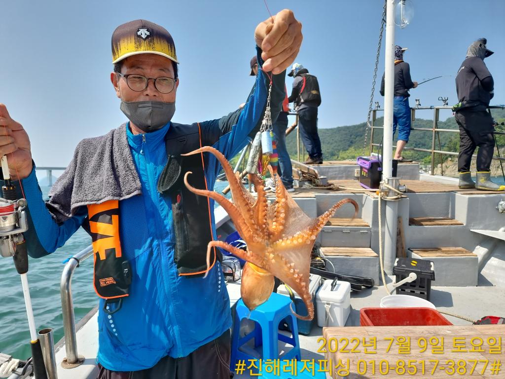 F1738688KG.jpg