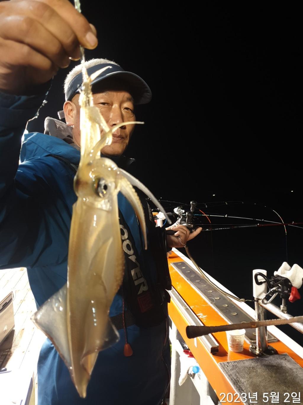 F2040932QK.jpg