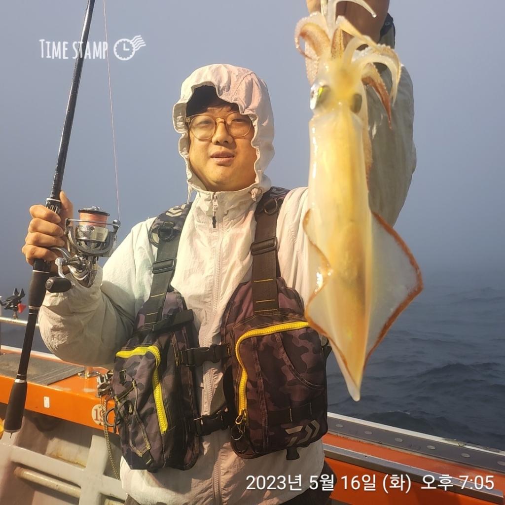 F2048930G3.jpg