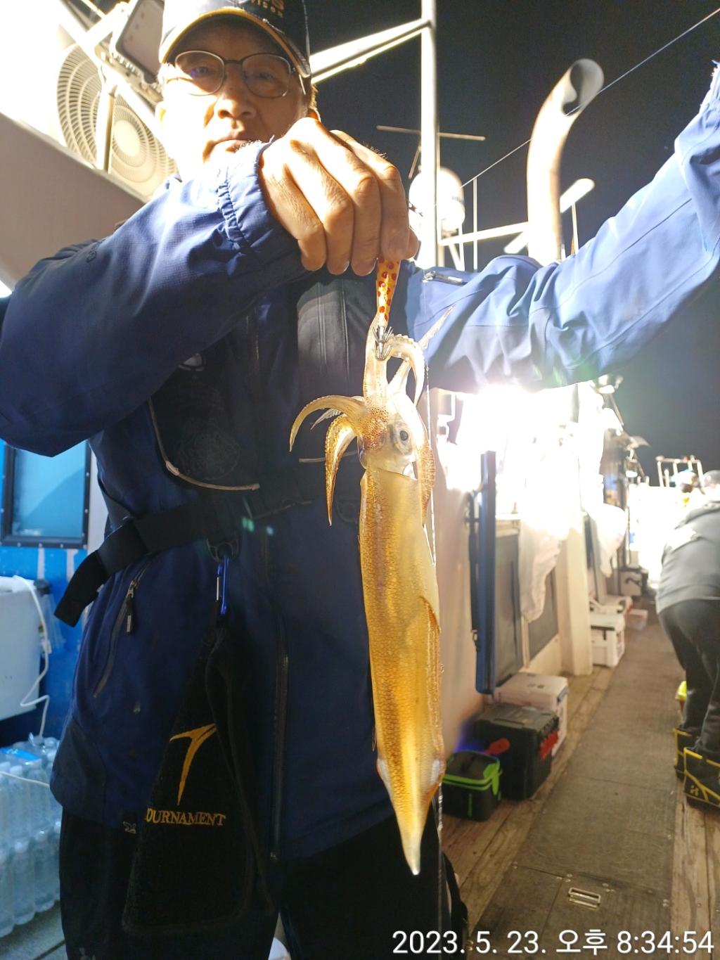 F2055722PW.jpg