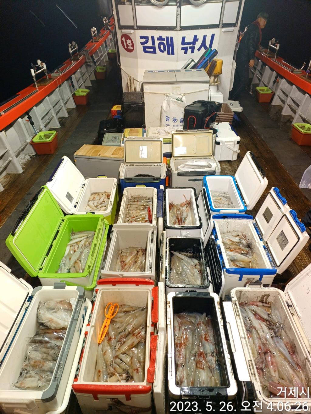 F2058564FH.jpg