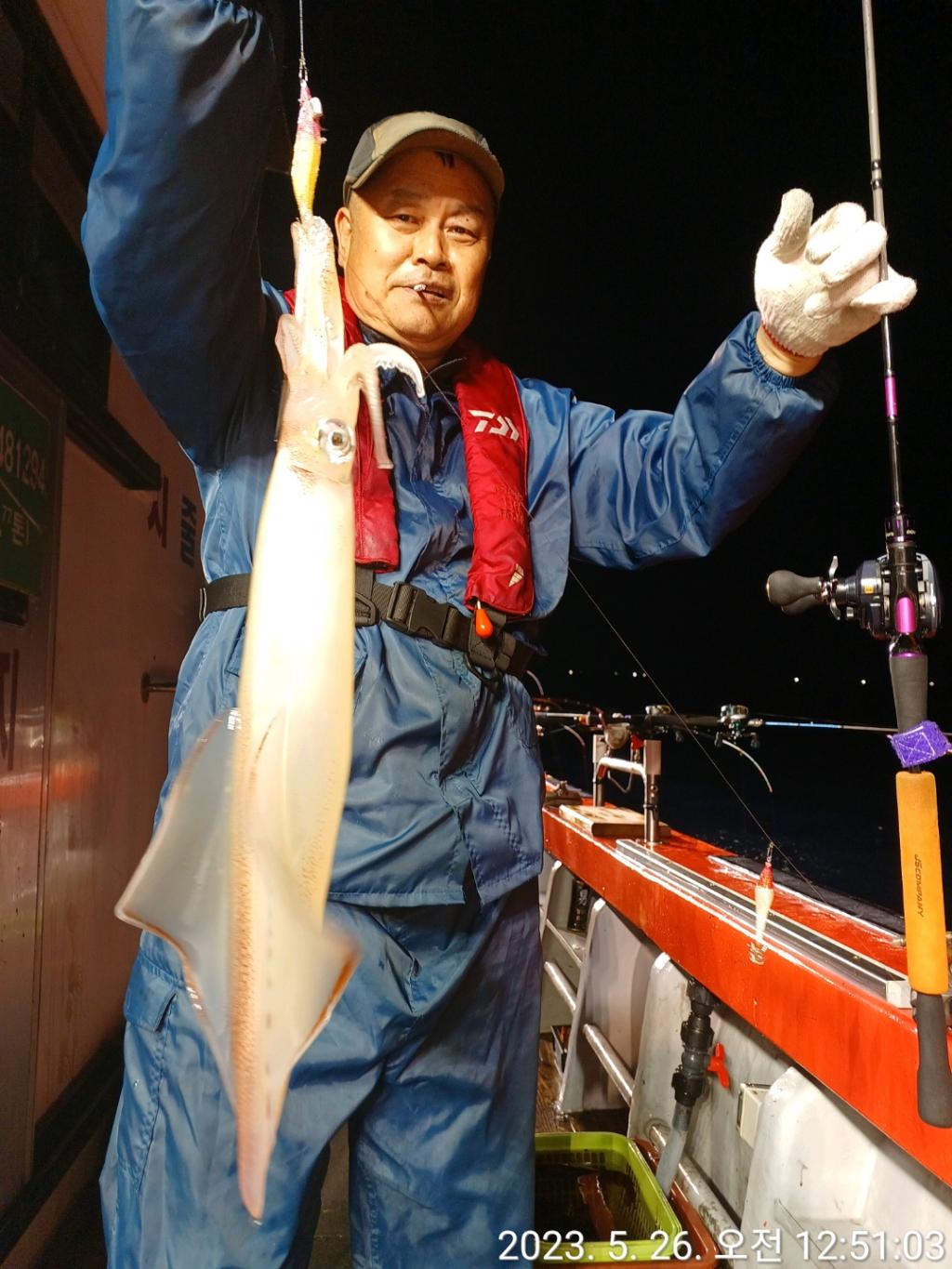 F205858407.jpg