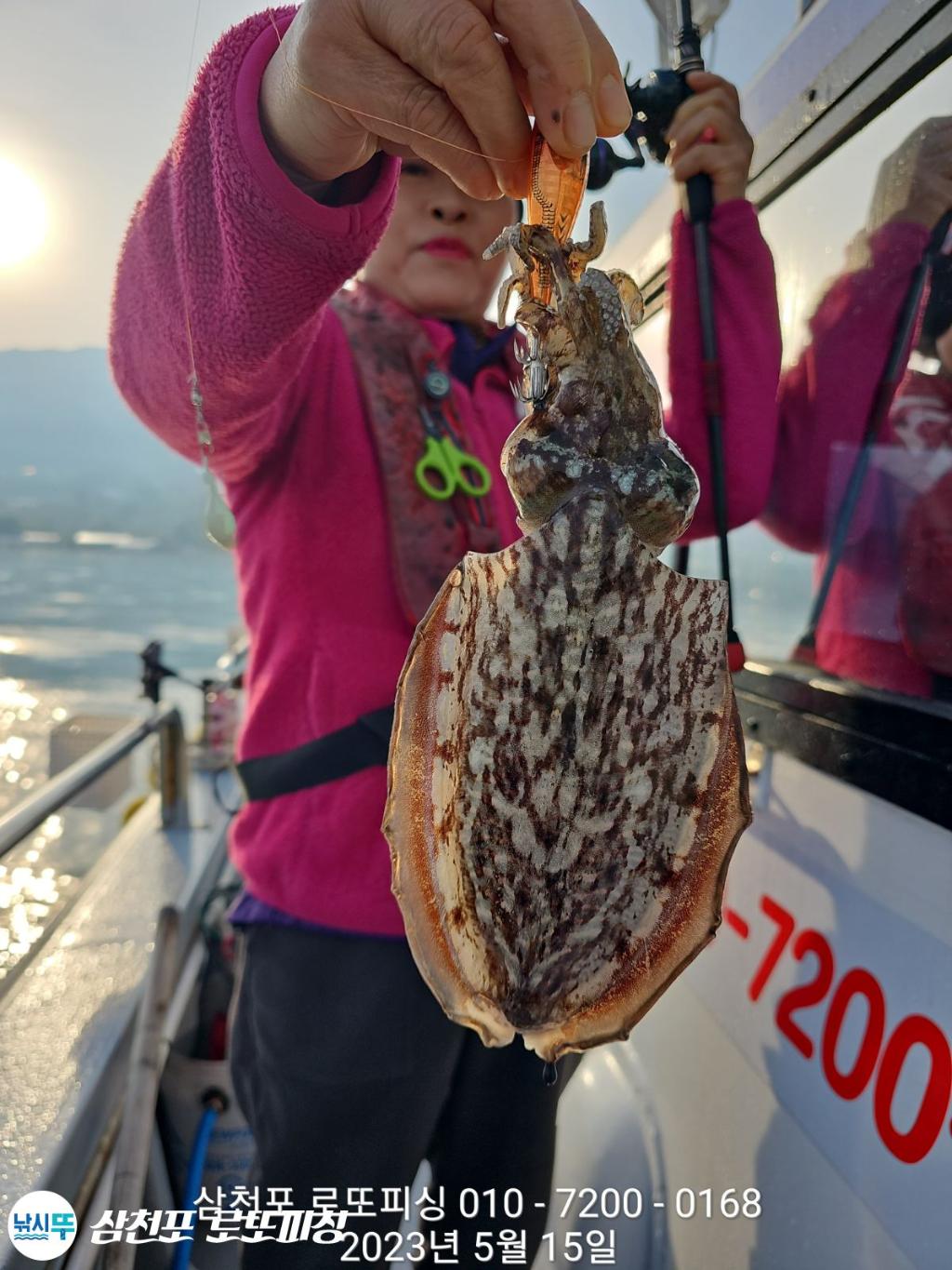 F2071648NK.jpg