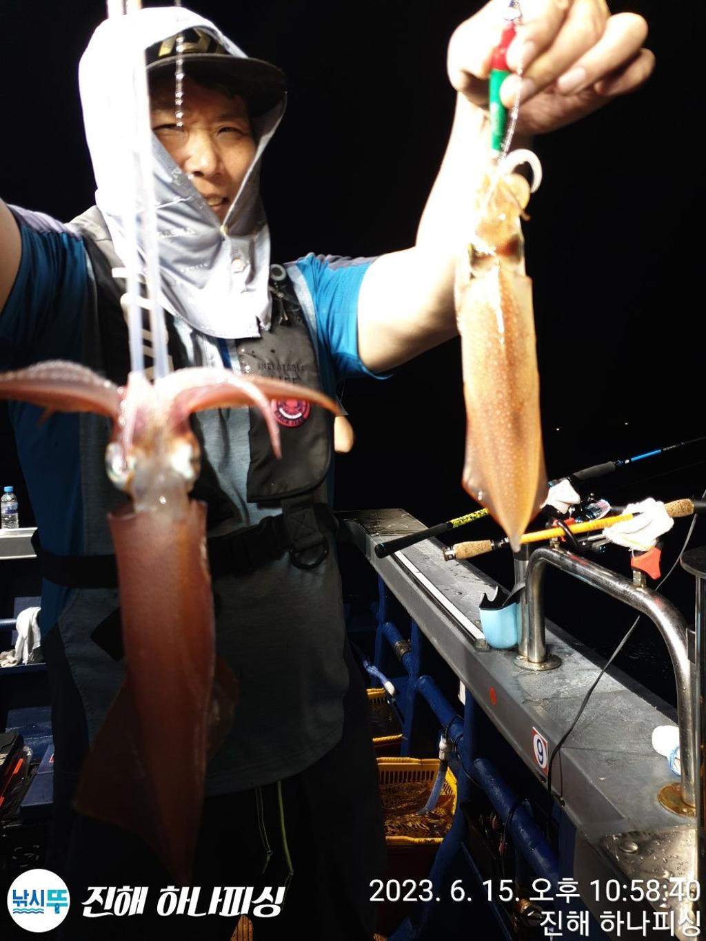 F2087113B0.jpg