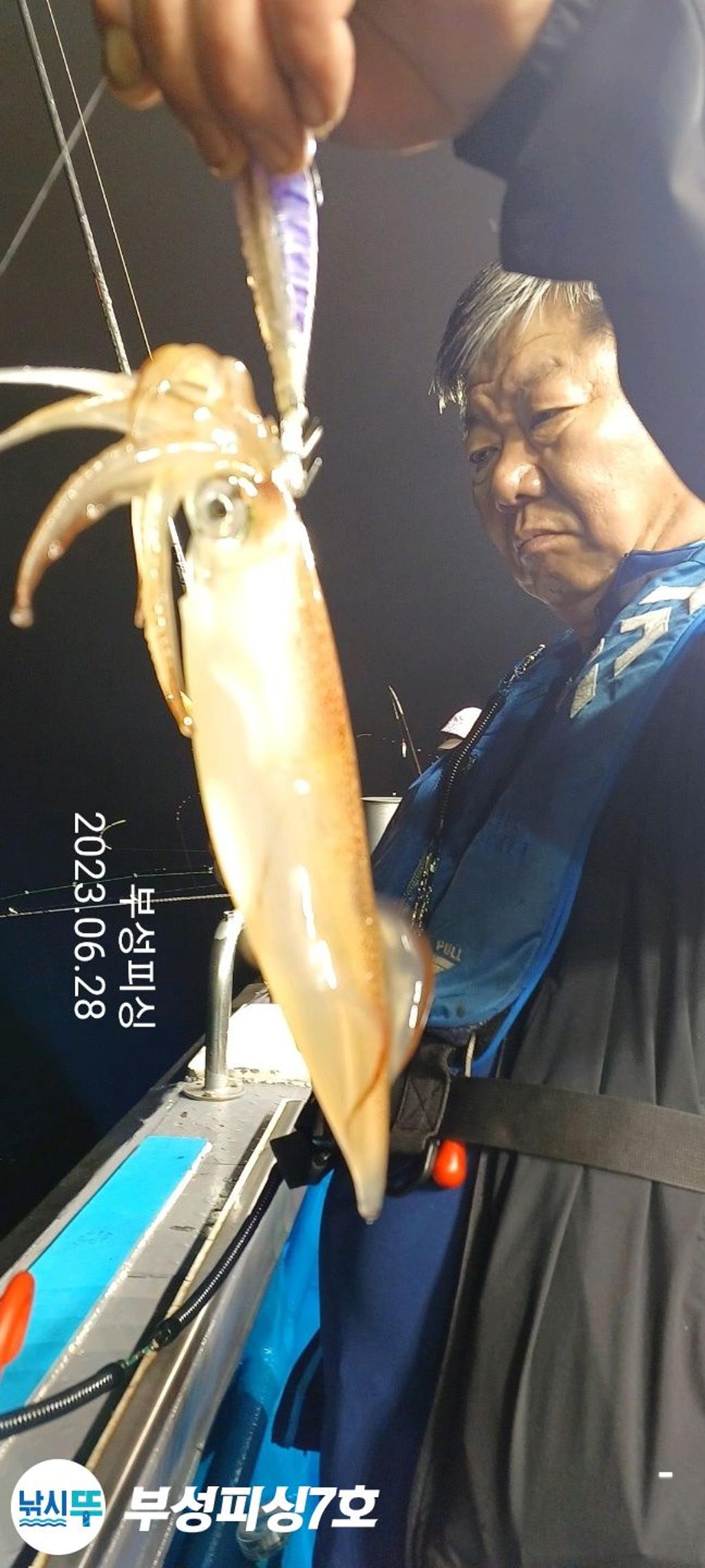 F2100759WJ.jpg