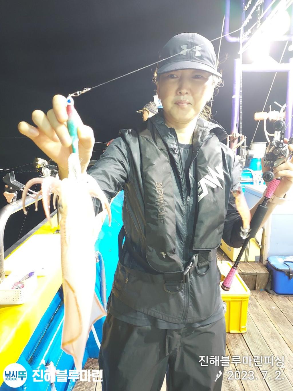 F2105085OU.jpg
