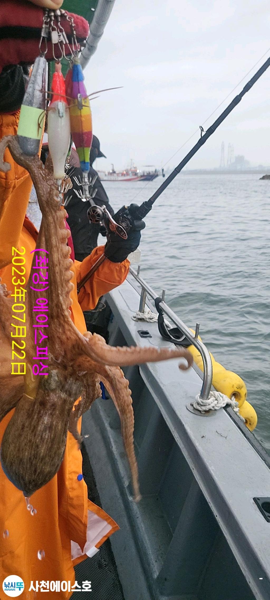 F2120466BA.jpg