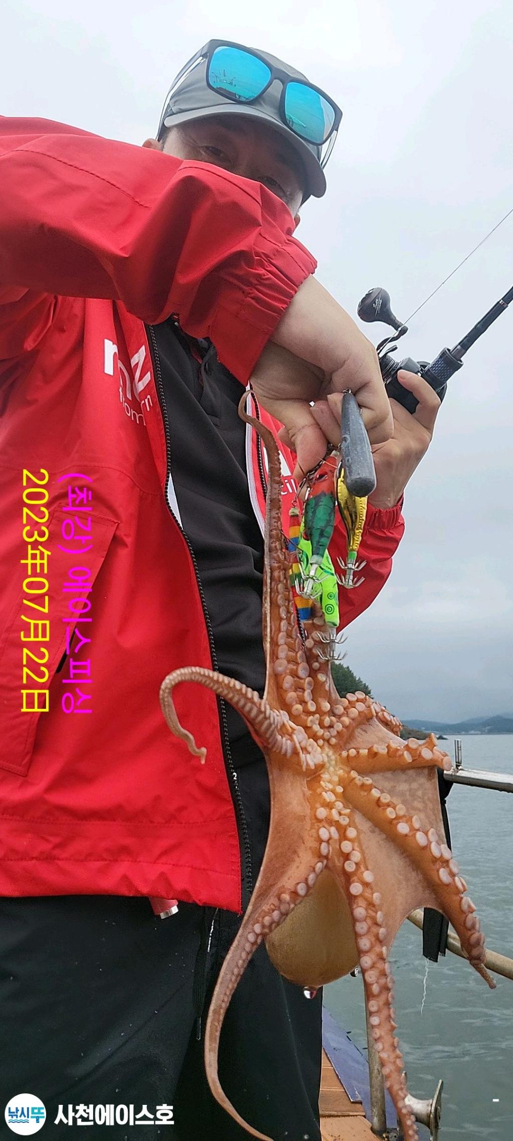 F2120468EB.jpg