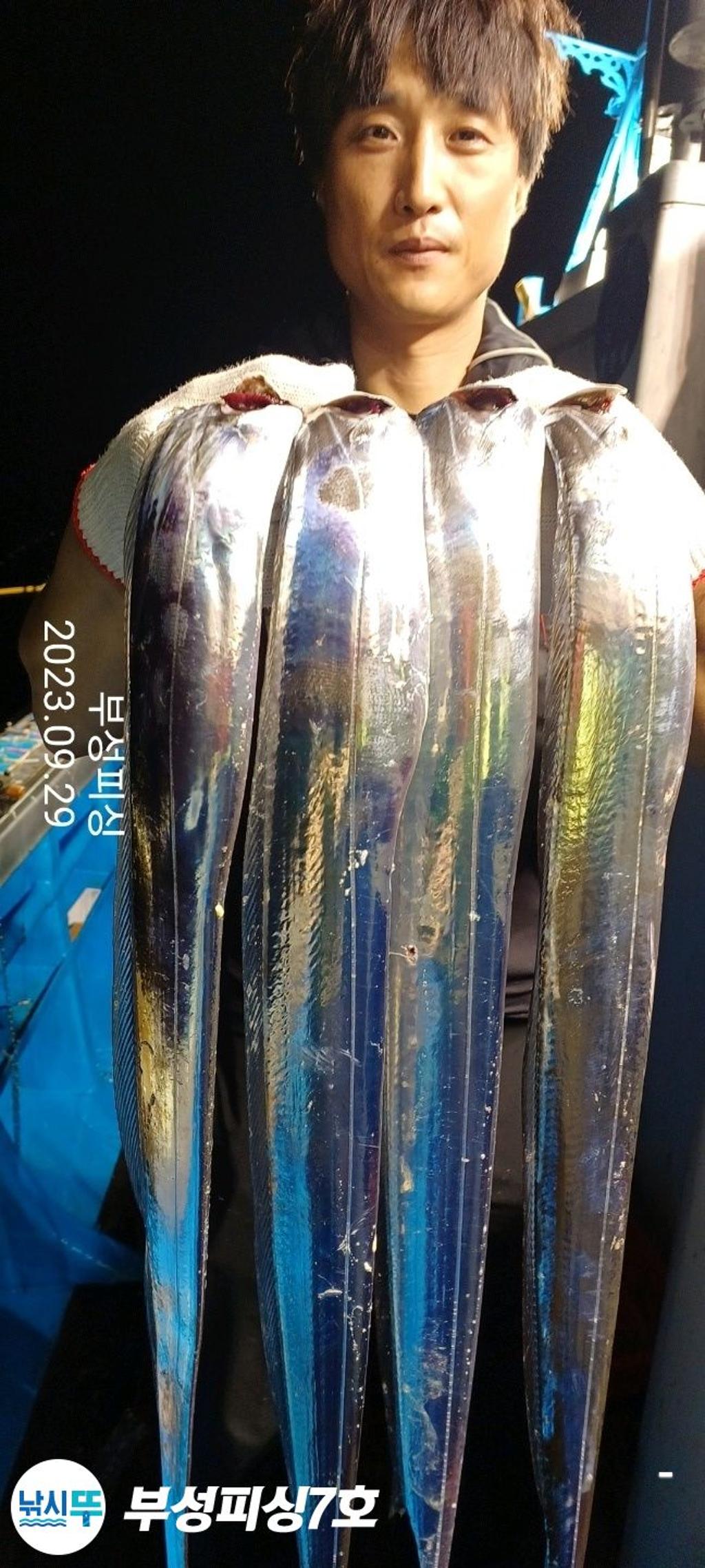 F2202010WM.jpg