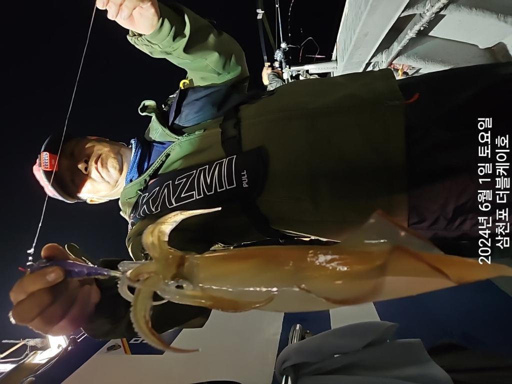 F2405254SJ.jpg