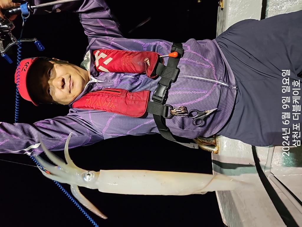 F2410339XO.jpg