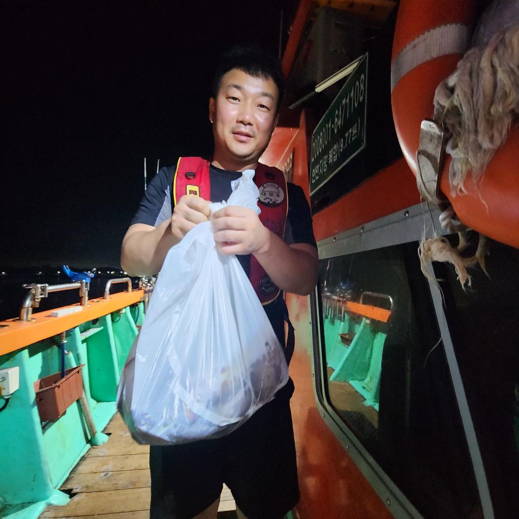 F2463746UO.jpg