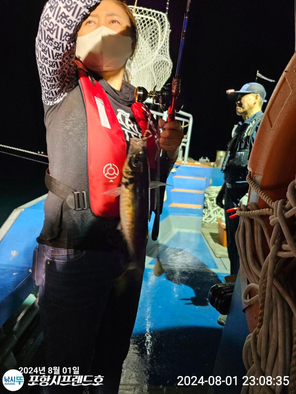 F2466826CH.jpg
