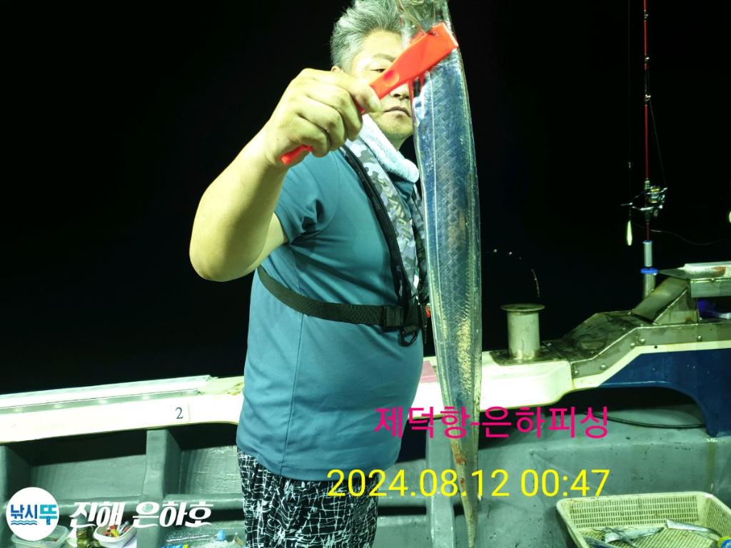 F2472816UR.jpg