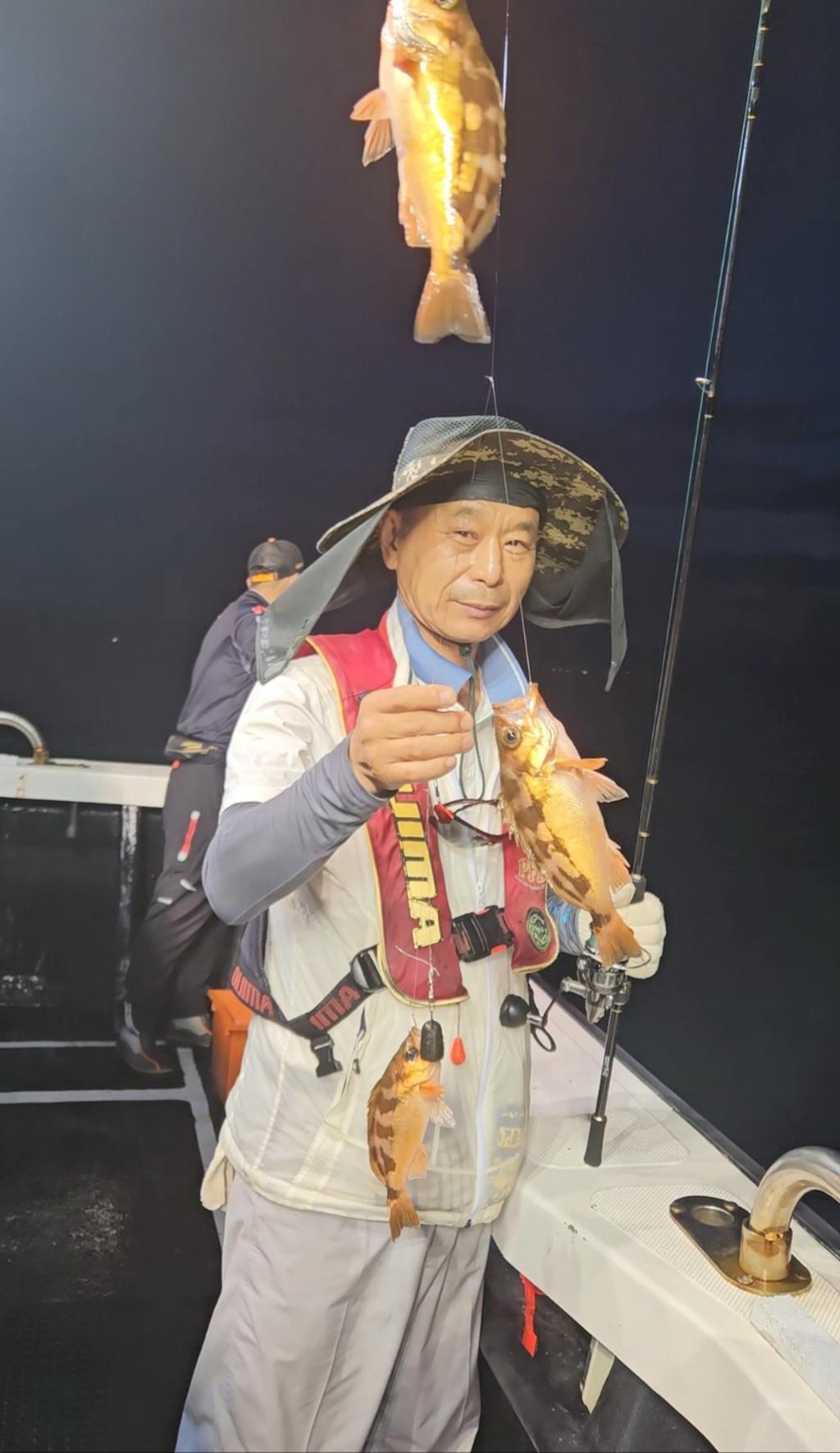 F2475102PA.jpg