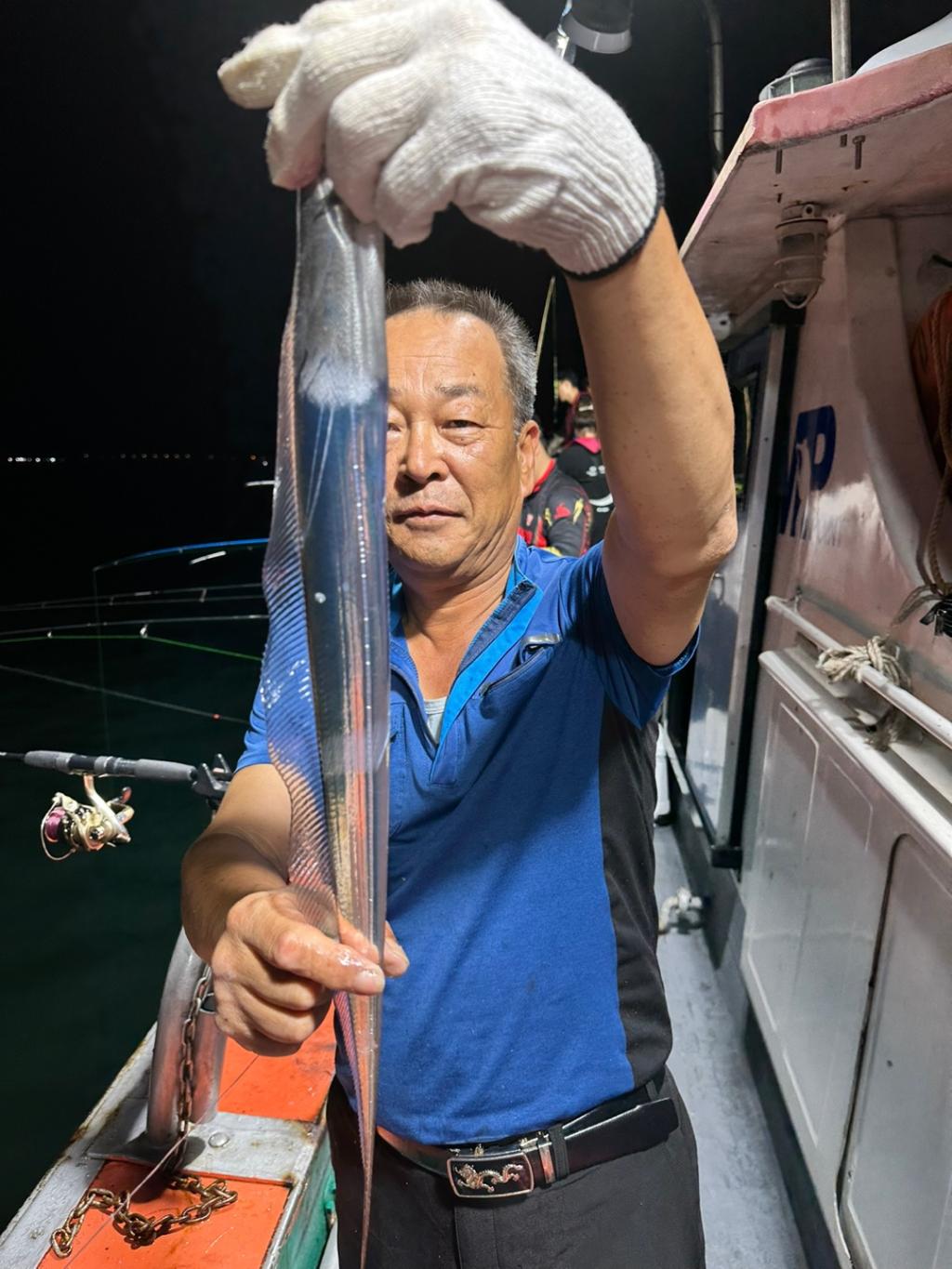 F2477496YB.jpg