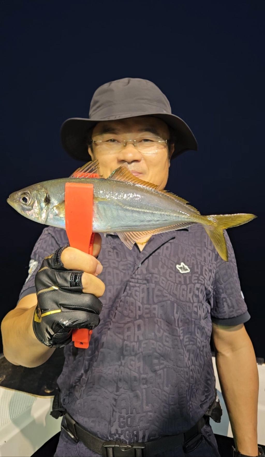 F2480833CR.jpg