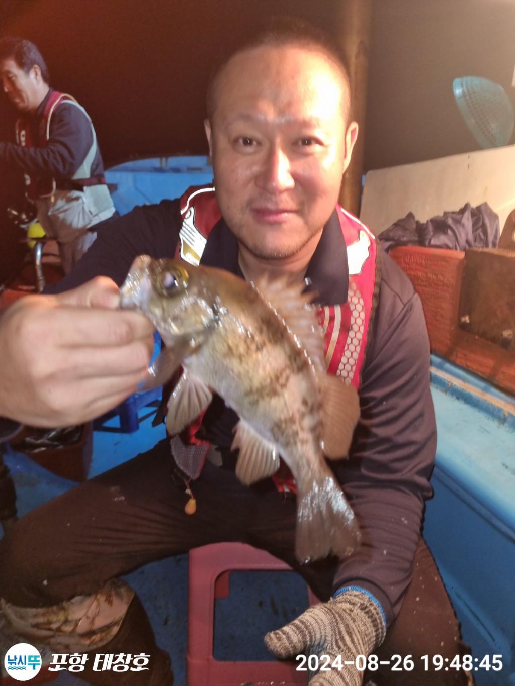 F2485602LI.jpg