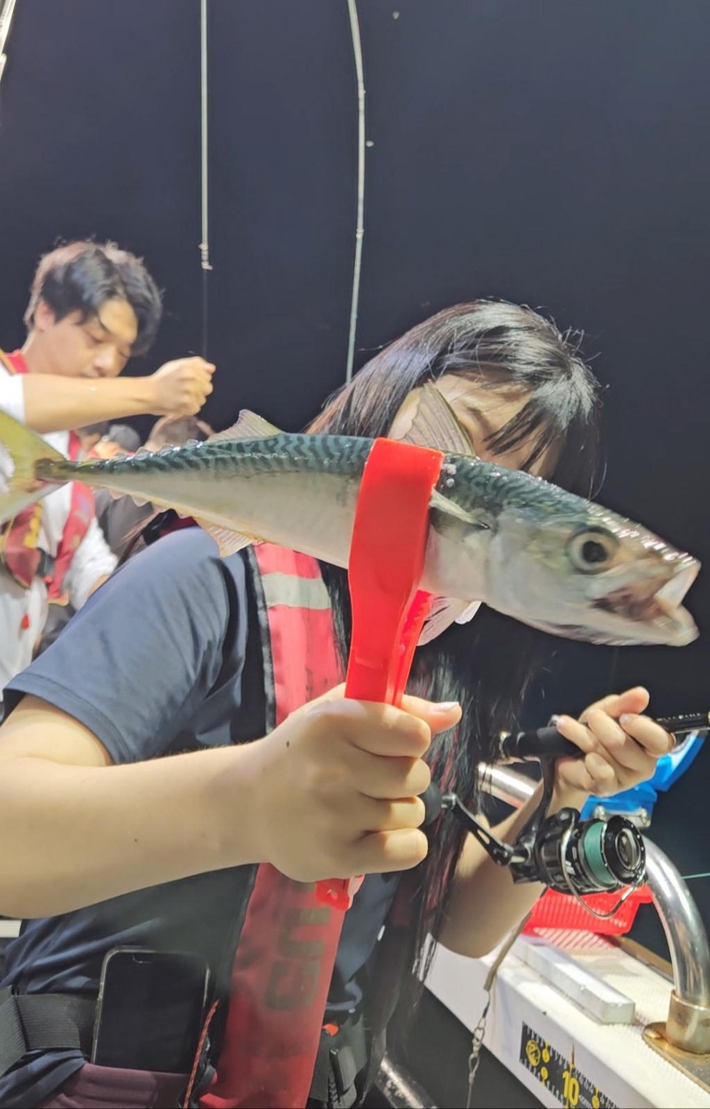 F2496332IG.jpg