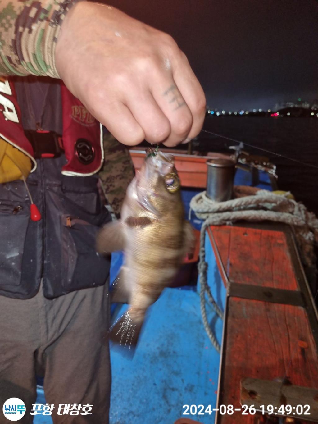 F2496792R7.jpg