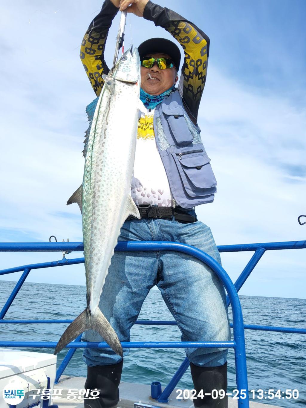F2511599CM.jpg