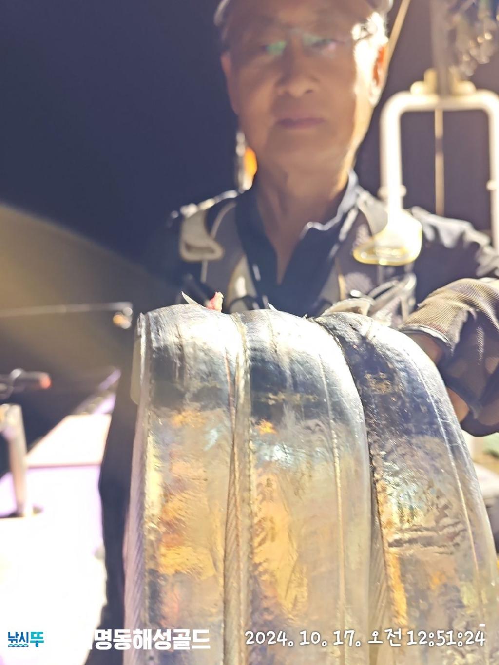 F2540927WX.jpg