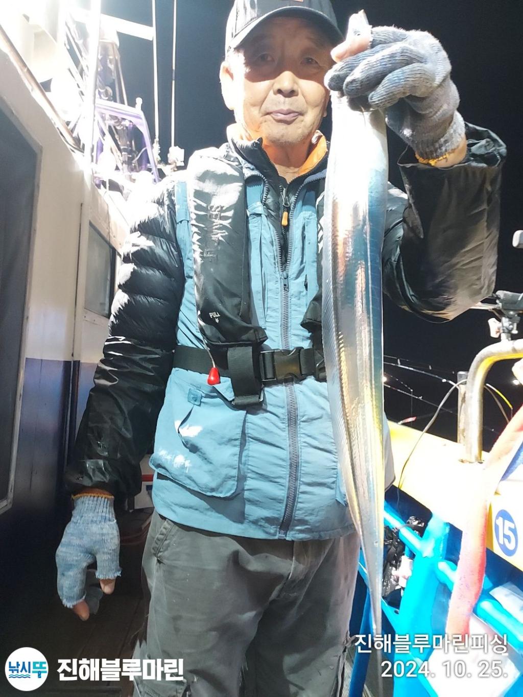 F25484000F.jpg