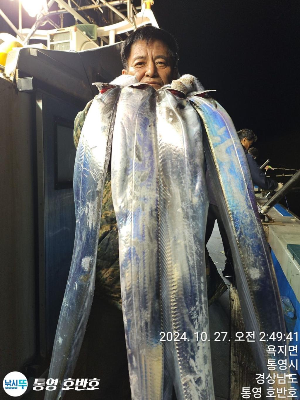 F2549638SI.jpg