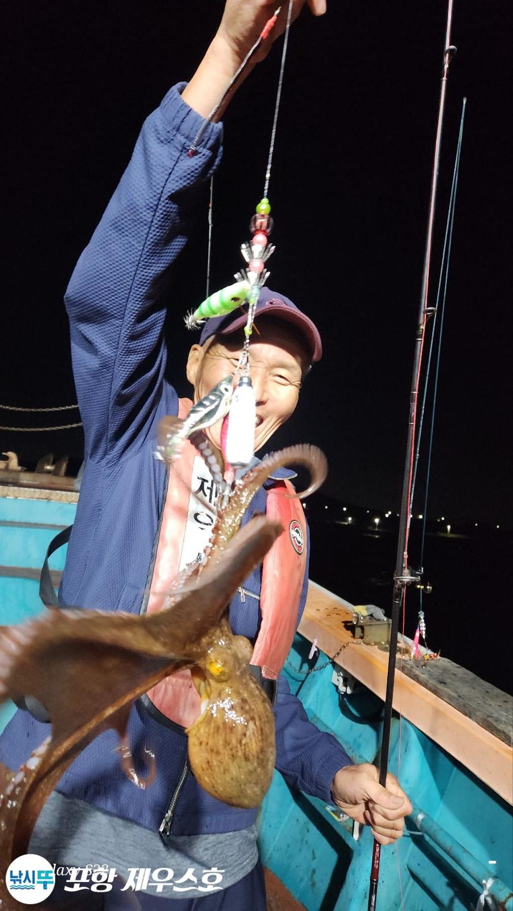 F2557251MS.jpg