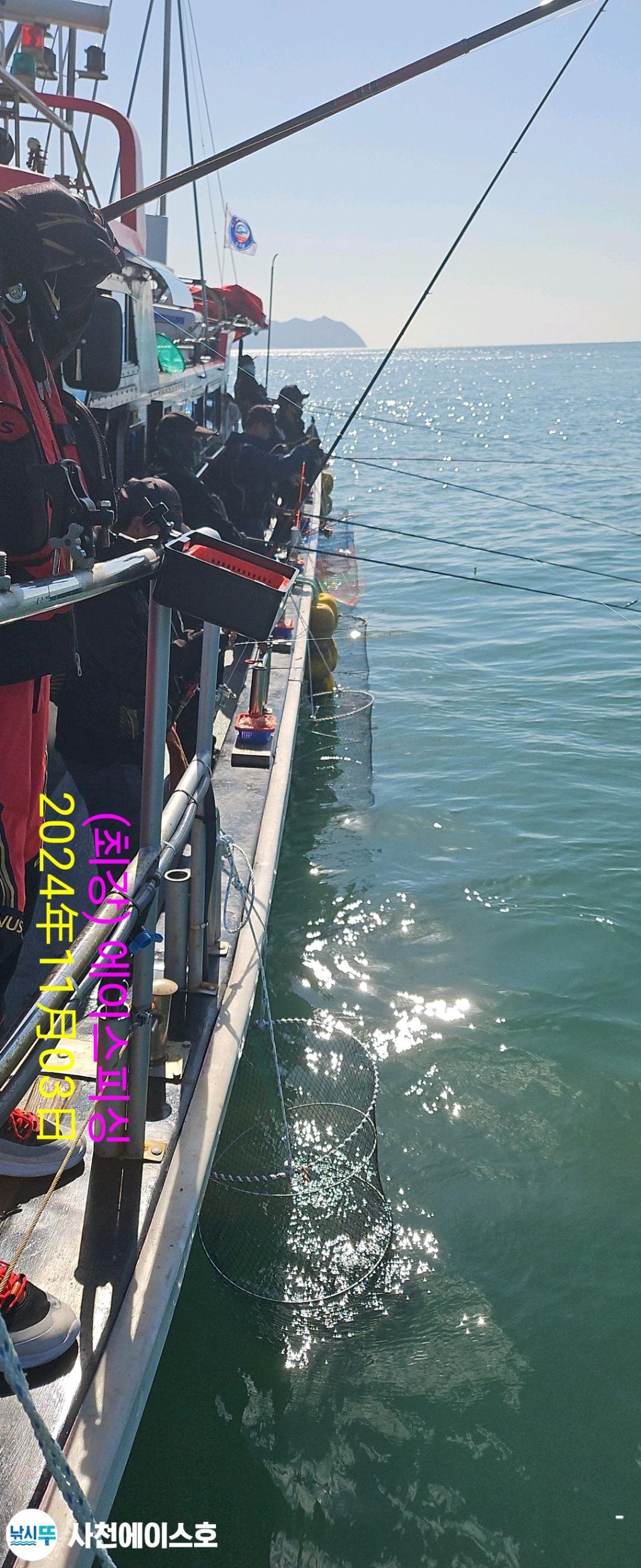 F2557311AX.jpg