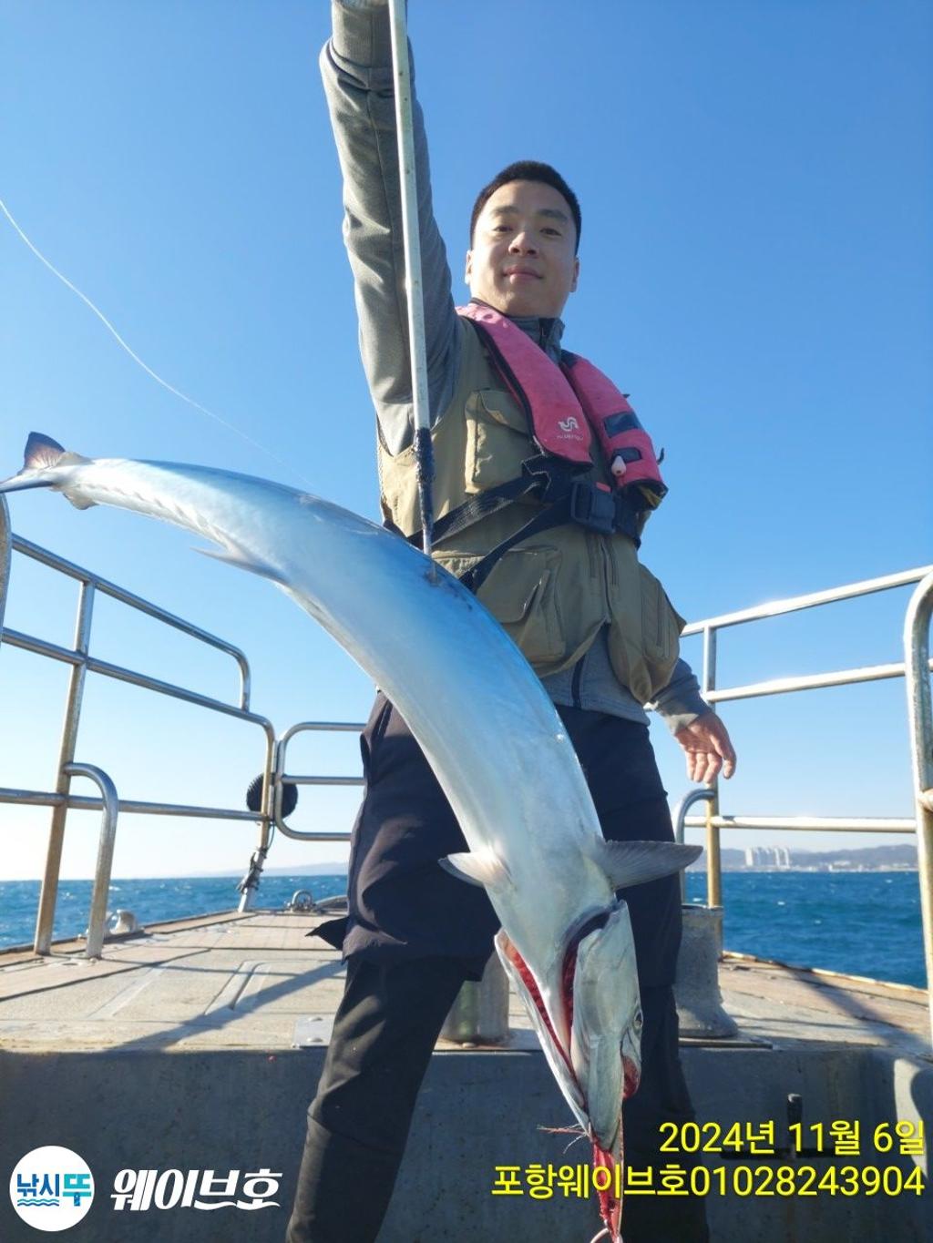 F2560743CM.jpg