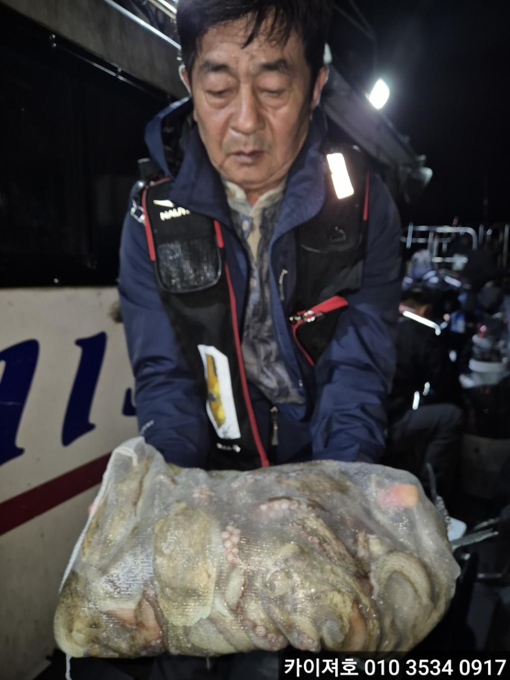 F2564317JP.jpg
