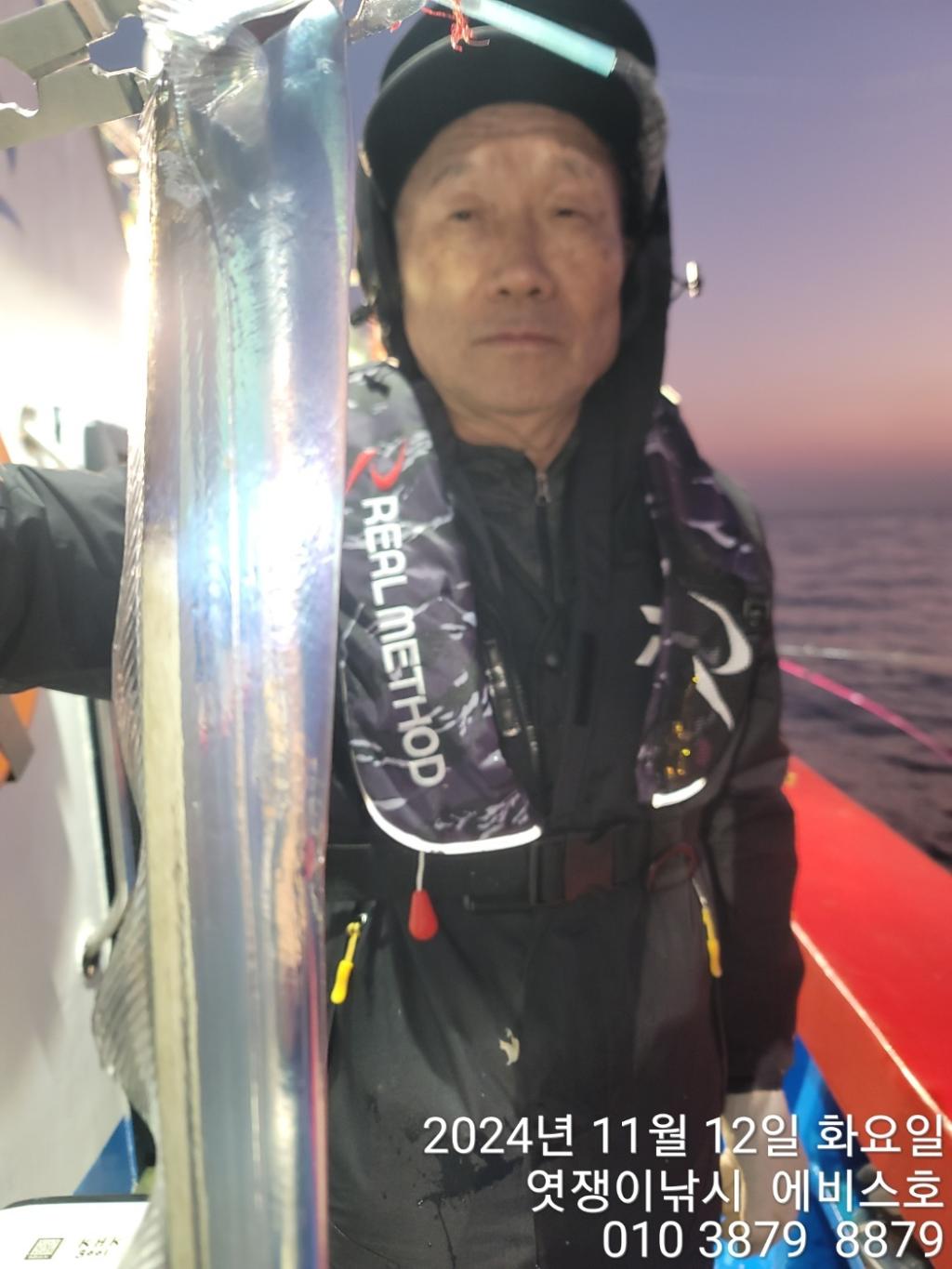 F2569438O8.jpg