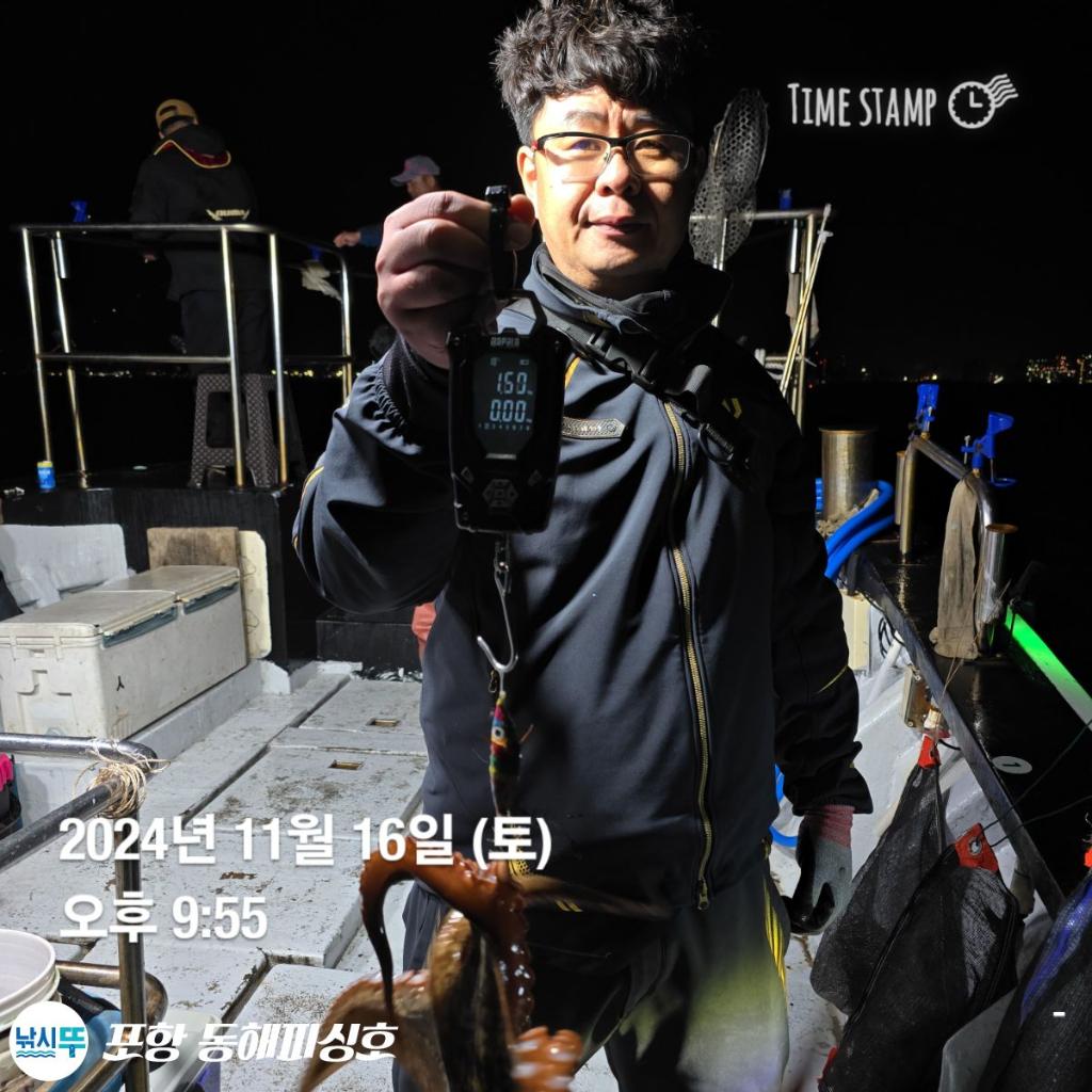 F2572993HQ.jpg