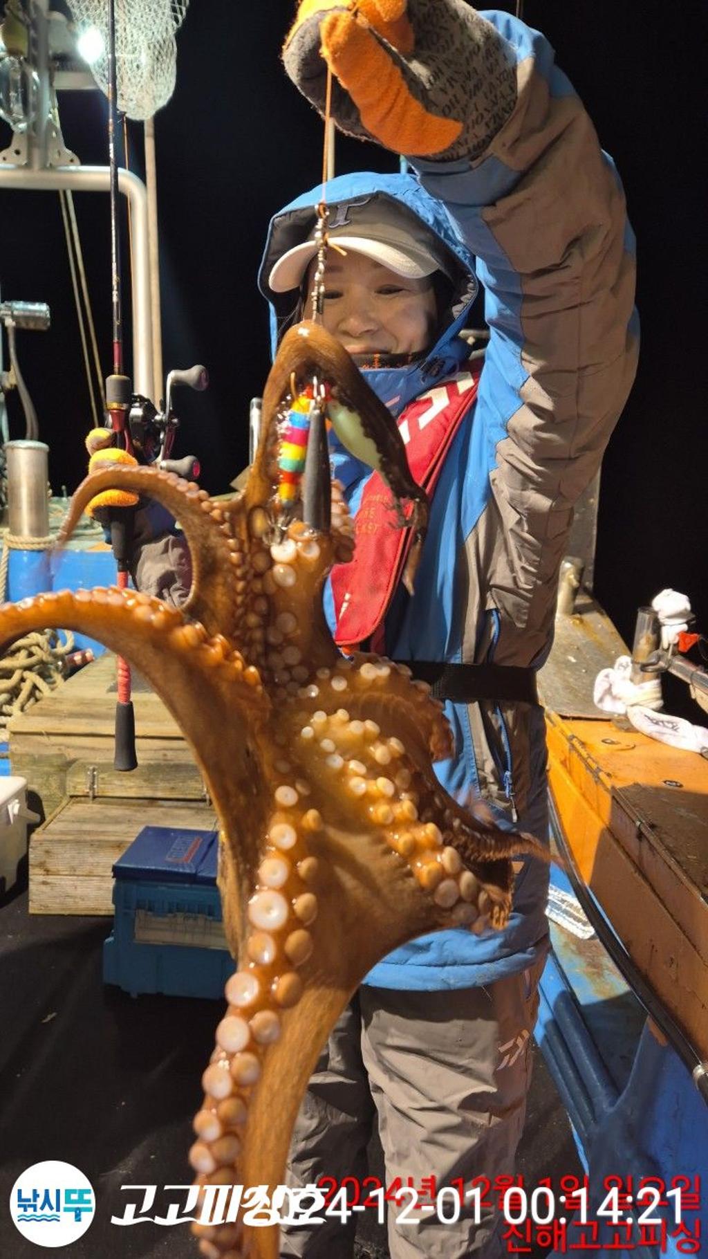 F2586115UT.jpg