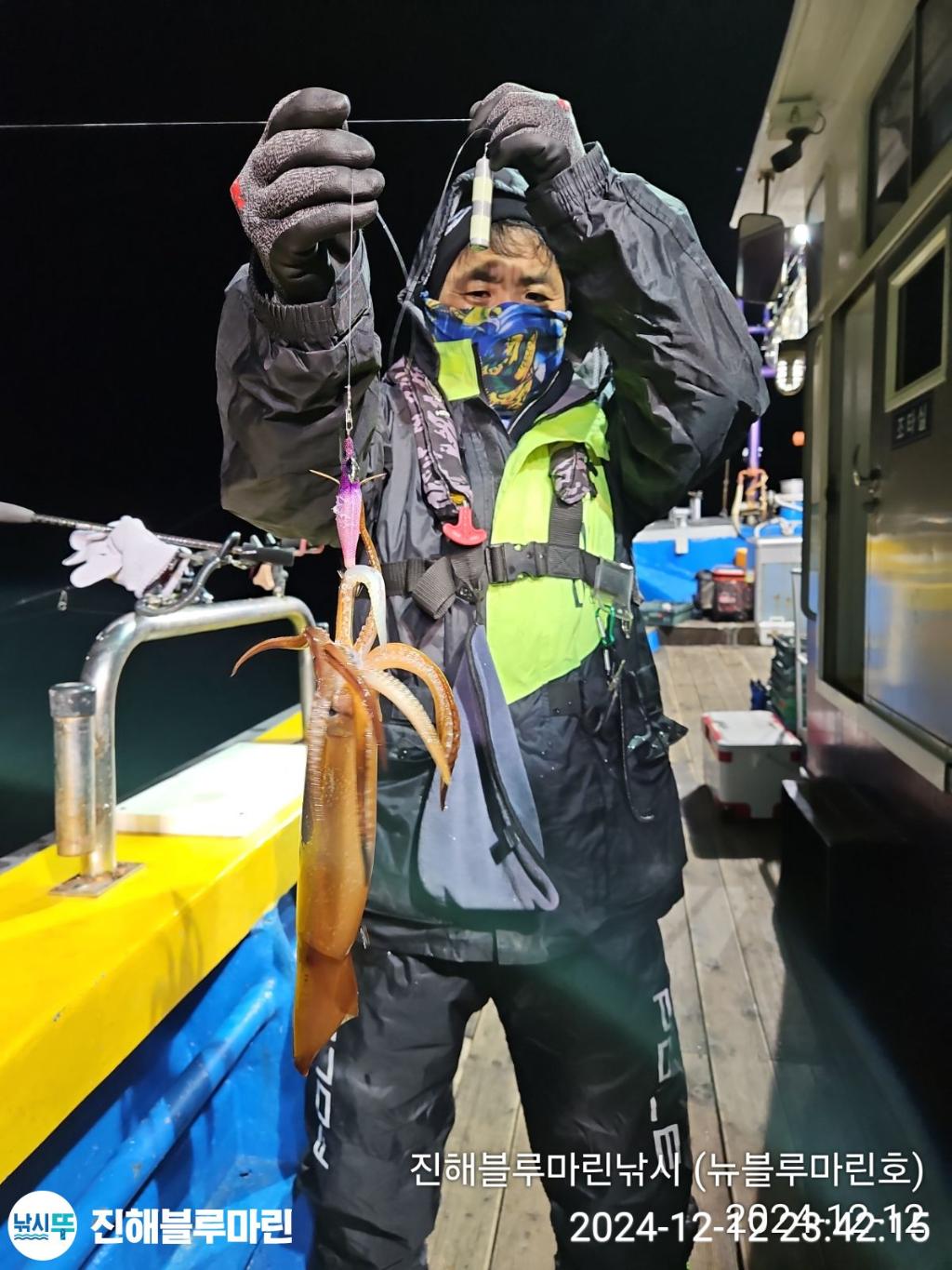 F2595892LQ.jpg