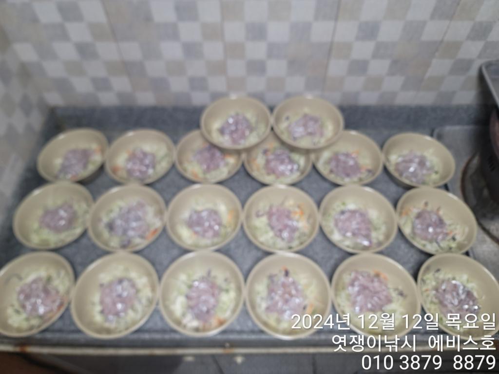 F2596875VJ.jpg