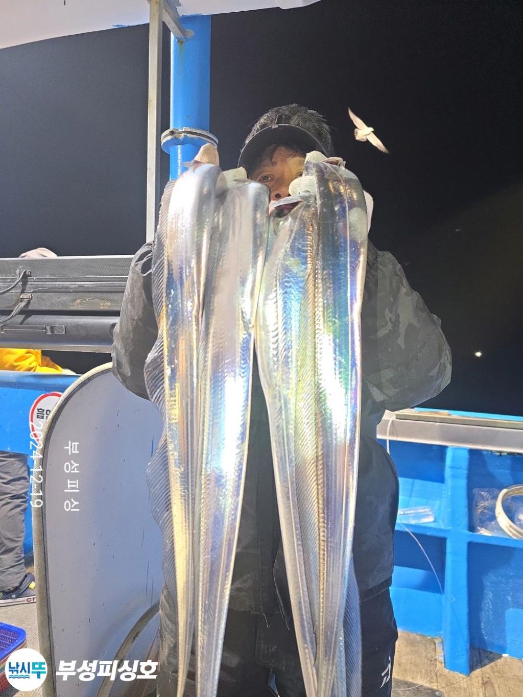 F25985721M.jpg
