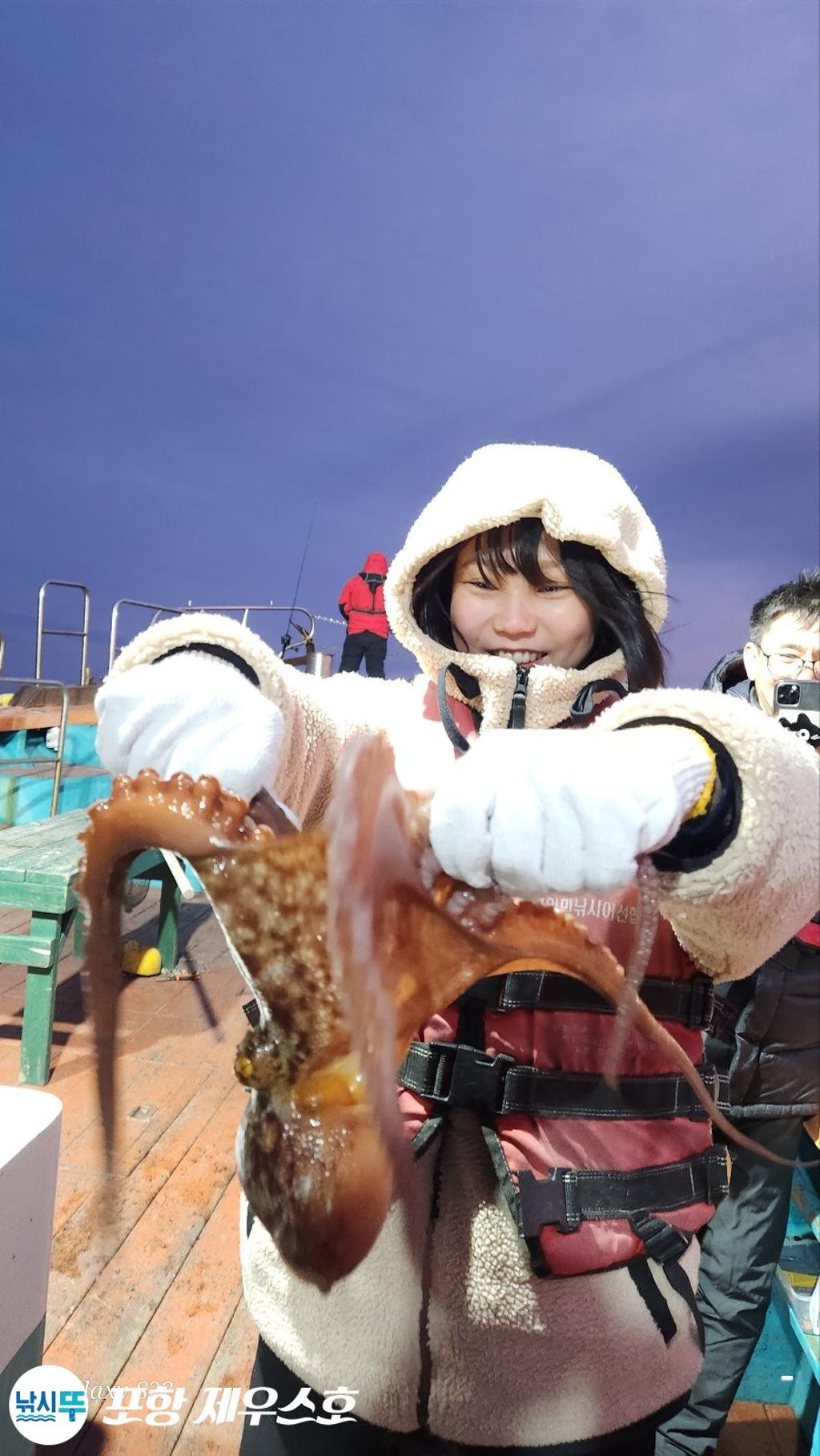F2604333GA.jpg