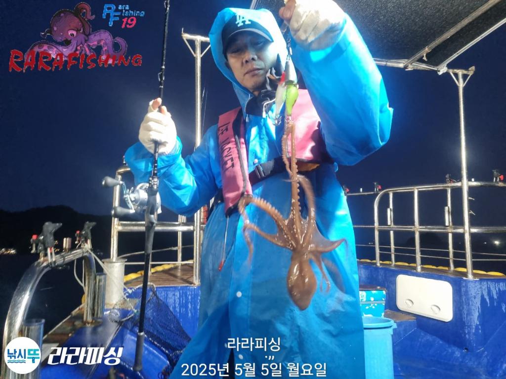 F2672244XU.jpg