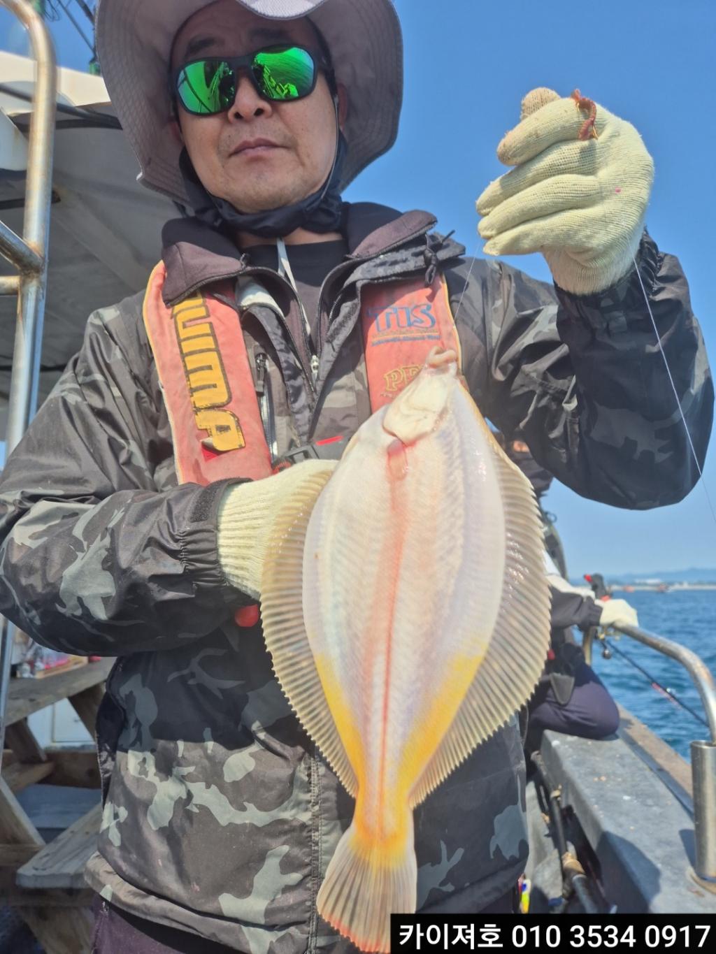 F2687028VY.jpg